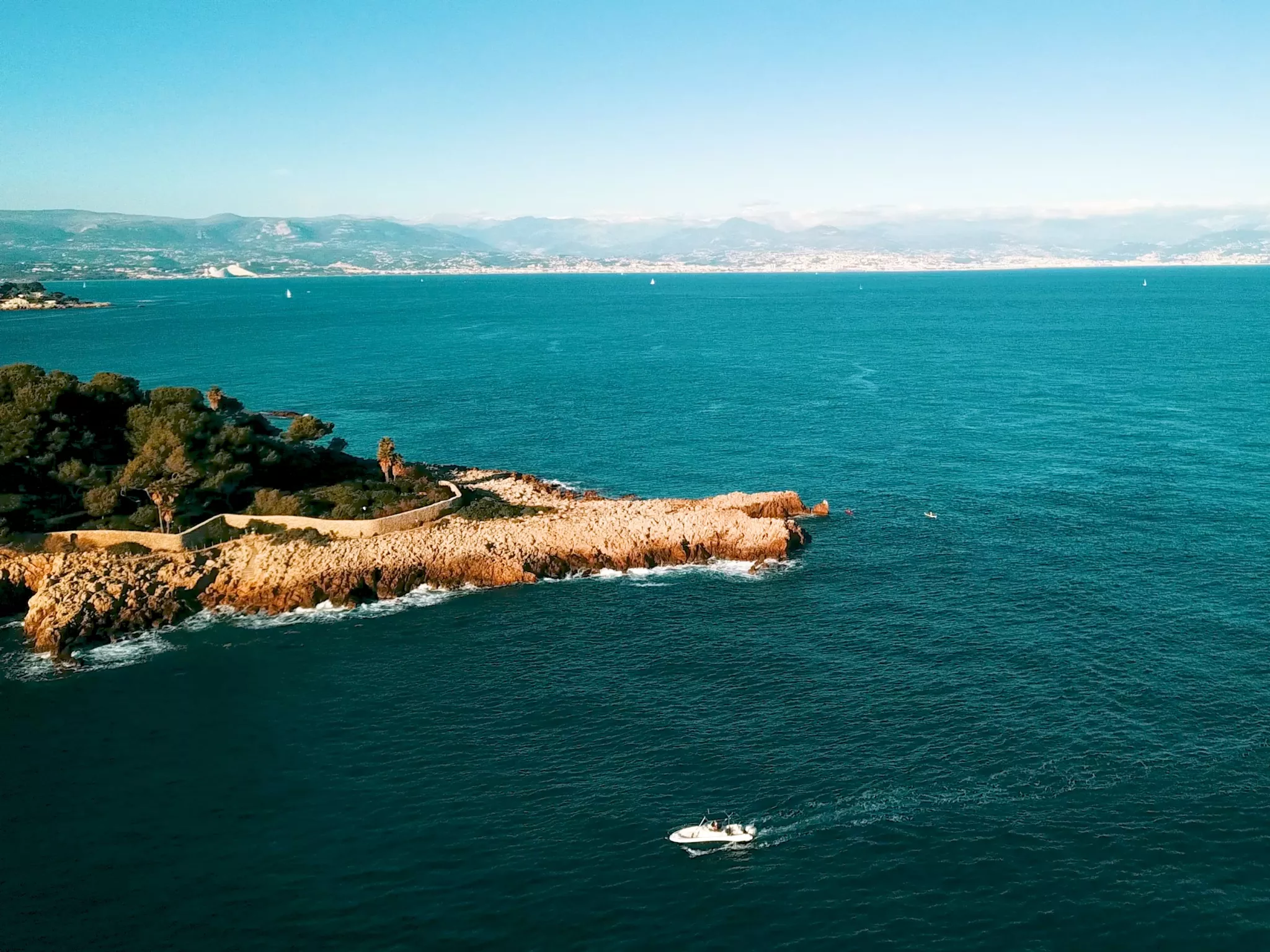 La Baie des anges estelle perdue ? FNE PACA